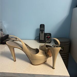 Very pretty shoes , beautiful color, comfortable